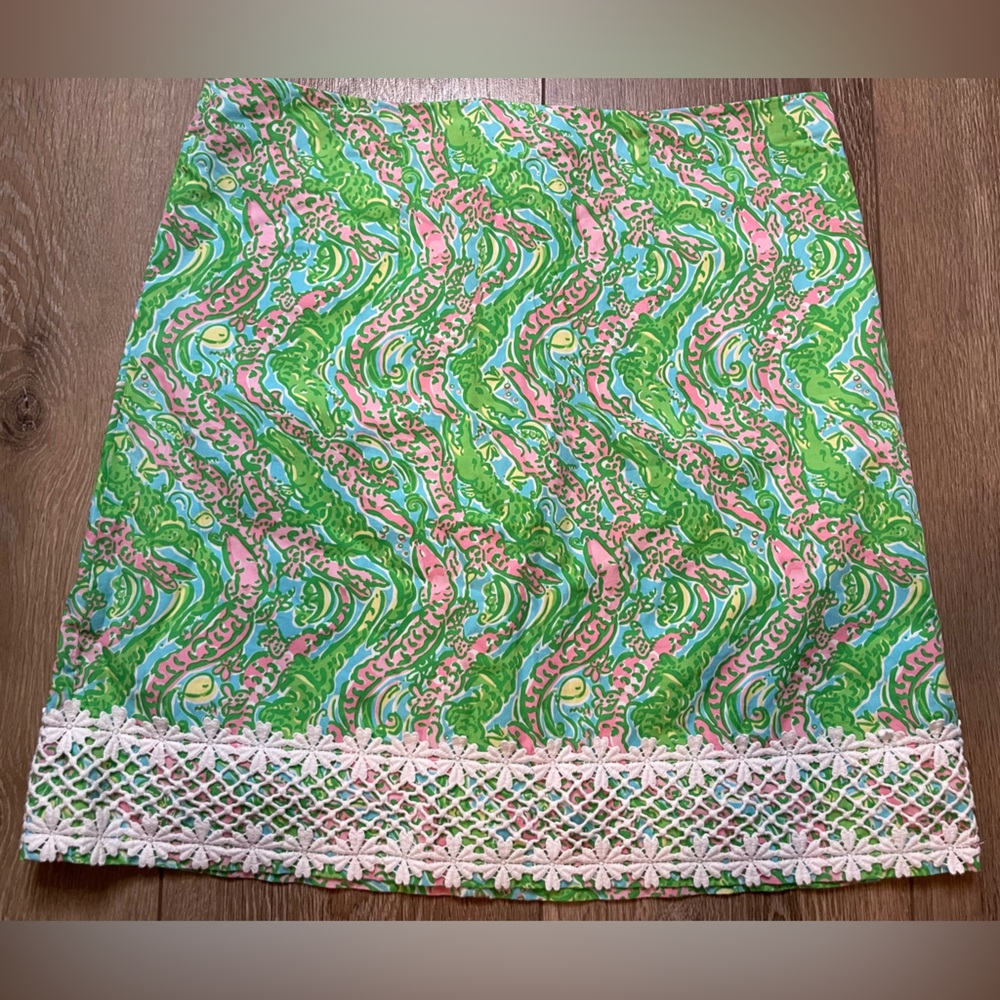 Lilly Pulitzer Chomp Chomp Skirt
Size 4